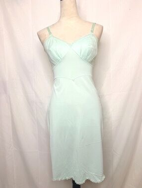 1960s Vintage Shadowline Embroidered Cup Negligee 100% Nylon Chemise